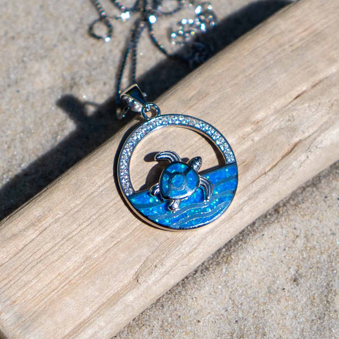 "Schildkröte im Meer" Anhänger (Opal)