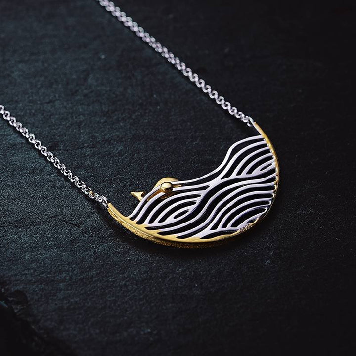 "Wal auf der Welle" Halskette (Silver un Gold)